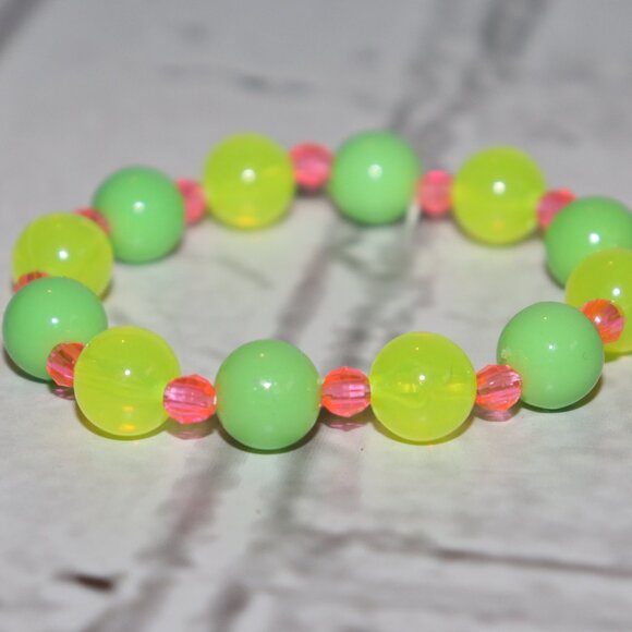 Beautiful Neon green and pink beaded bracelet 6.5" NWOT Rave colors - Picture 1 of 5